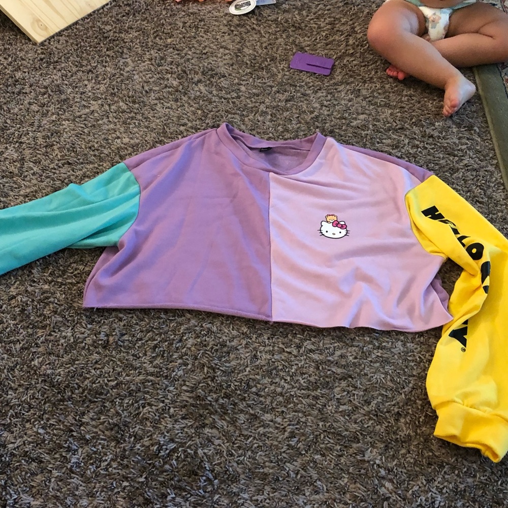 SHEIN Colorblock Hello Kitty Crop Top Long Sleeves